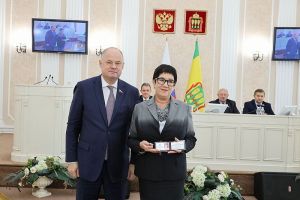 Вадим Супиков вручил удостоверение новому депутату пензенского Заксобра