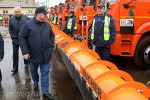 В районы Пензенской области передадут семь спецмашин для уборки снега