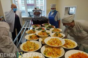 Депутаты Пензенской Гордумы без предупреждения проверили столовую школы №53