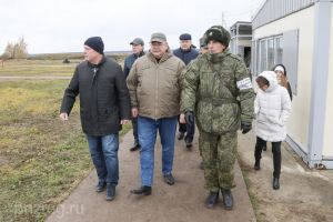 Мельниченко и Паньшин посетили полигон, где проходит боевое слаживание