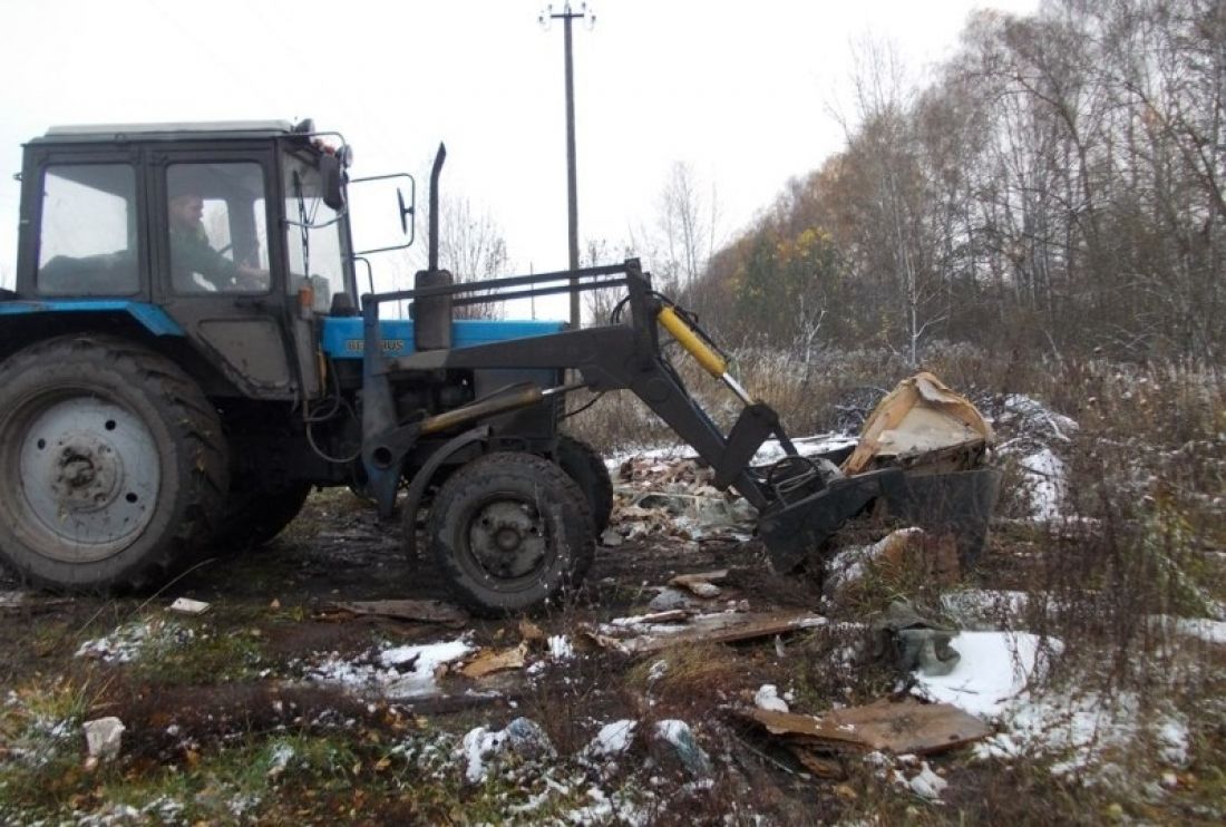 В Пензе убрали мусор вдоль дороги, ведущей к Восточному кладбищу