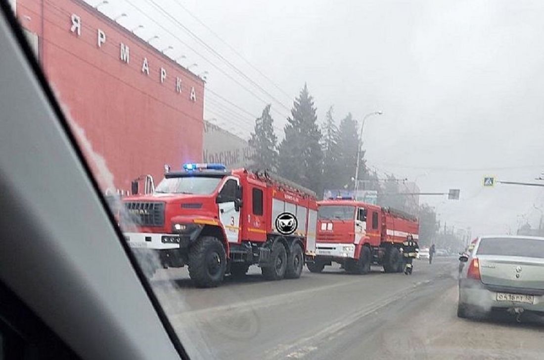 Пензенцы публикуют видео с места пожара в ТЦ «Красные холмы»