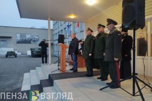В Пензе губернатор Олег Мельниченко обратился к солдатам-срочникам