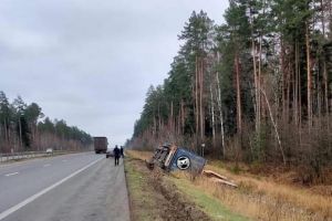 На М-5 в Пензенской области опрокинулся грузовик