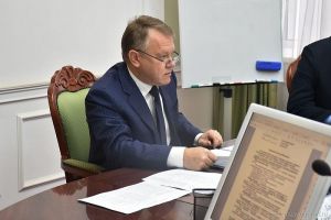 В Пензе сильный ветер повредил крыши домов на улицах Воровского и Володарского
