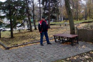 Житель Пензы требует вернуть в любимый сквер садовый диван