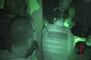 Появились фото и видео задержания парня, который грозился взорвать квартиру