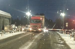 На железнодорожном переезде в Пензе случилось ДТП с грузовиком