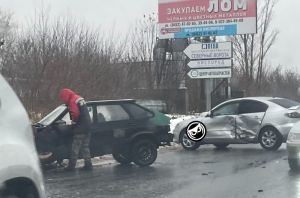 На «пьяной дороге» в Пензе столкнулись две легковушки