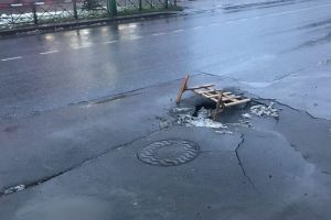На улице Калинина в Пензе провалился асфальт