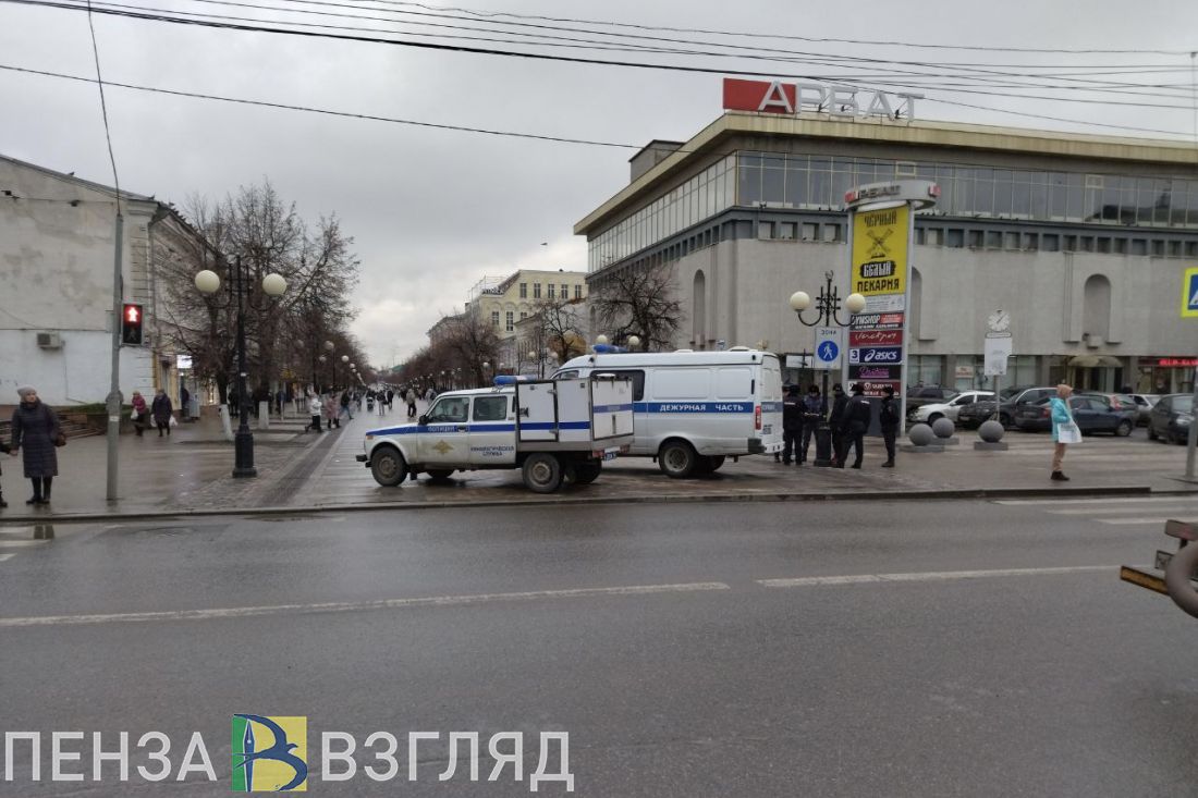 Кинологическая служба, скорая и полиция прибыли в центр Пензы