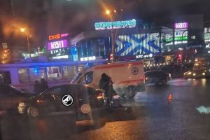 «Скорая» прибыла к месту ДТП в центре Пензы