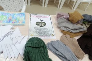 В Пензе участники проекта «Подари свое тепло» связали для военнослужащих более тысячи рукавиц и носков