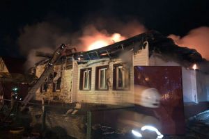 В Бессоновке ночью из-за пожара обрушилась крыша дома