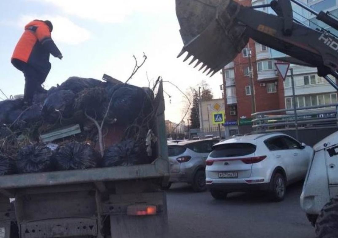 В центре Пензы избавились от незаконных объявлений и бытового мусора