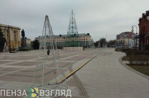 Сборка каркаса главной пензенской елки находится в завершающей стадии