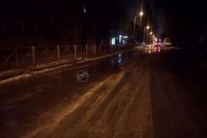 В Заводском районе Пензы дорогу залило водой из-за порыва трубы
