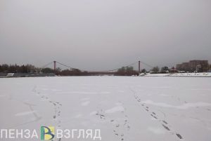 На пензенских водоемах измерили толщину льда