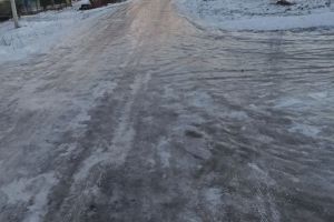 «Идти невозможно». В Никольске пожаловались на ужасный гололед