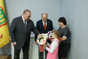 В Пензе вручили подарок участнице благотворительной акции «Елка желаний»