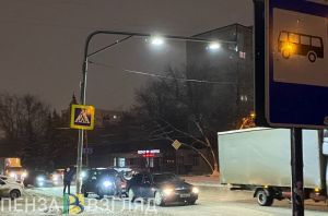 В Пензе у «Маяка» из-за ДТП затруднено движение