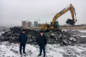 Алтынбаев проверил, как ведется расчистка водоема возле горбольницы №6 в Пензе
