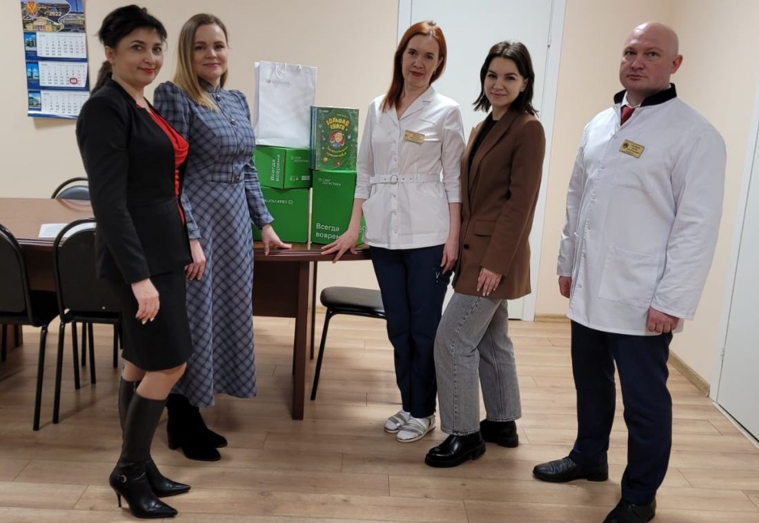 Юным пациентам с онкологией сделали подарки