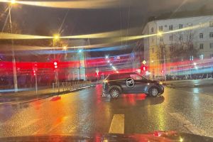 В центре Пензы произошла жесткая авария с двумя автомобилями