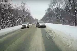 В Пензе на видео сняли чудесное спасение от лобового столкновения на дороге
