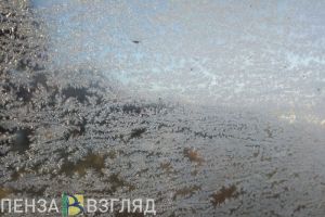Пензенцам рассказали, что делать, если ребенок прилип языком к качелям