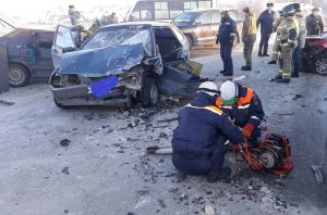 В Пензе спасатели деблокировали женщину, пострадавшую в ДТП на Сурском мосту