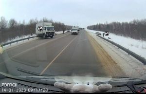 «На обочине пострадавший». Пензенцы сообщают о ДТП со смятой «Ладой»