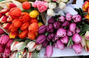 В Пензе задержали мошенницу, продавшую вместо цветов старые тряпки