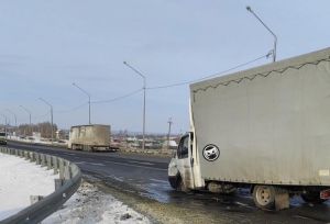 Решил объехать по «встречке». Под Пензой жестко столкнулись два грузовика