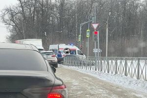 «Скорая помощь» прибыла к месту аварии на Окружной улице Пензы