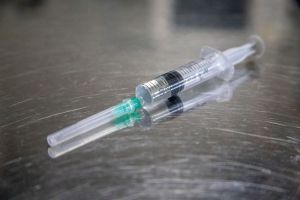 Пензенцы узнали о вакцине, которая сможет защитить от штамма «кракен»