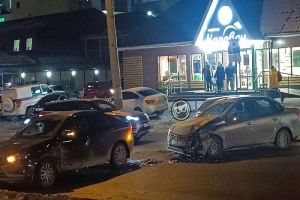 Момент жесткой аварии на Тернопольской улице в Пензе попал на камеру видеорегистратора