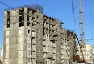 Названы сроки ввода в эксплуатацию еще двух домов для переселенцев в Заре