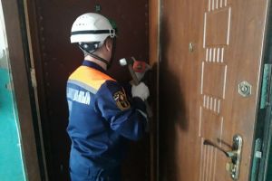 Пензенские спасатели помогли женщине, которая оказалась запертой в квартире