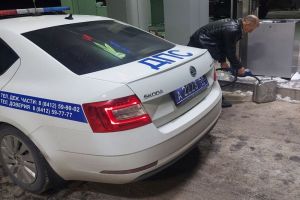 Пензенские госавтоинспекторы не проехали мимо водителя, попавшего в беду