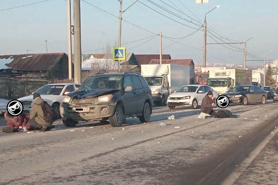 В Пензе на ул. Карпинского автомобиль сбил двух женщин