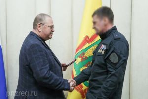 Олег Мельниченко поздравил бойцов и ветеранов СОБР «Агат»
