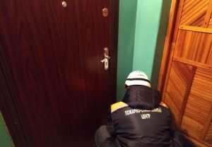 Спасатели помогли пензячкам, оказавшимся в западне в своих квартирах