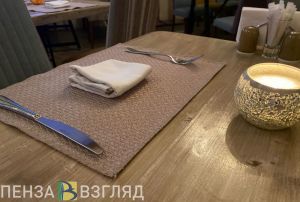 В Пензе посетитель ресторана приставал к женщине, а потом ударил ее вазой по голове