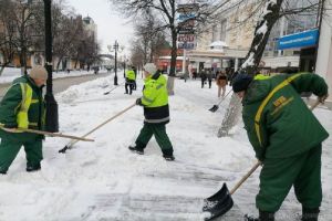 Почти 500 тонн пескосоляной смеси и противогололедных материалов рассыпано на дорогах Пензы за сутки