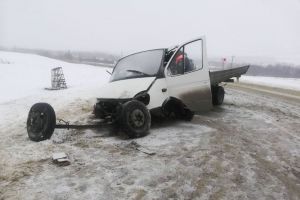 Опубликованы фото с места аварии под Шемышейкой, где двое погибли и пятеро пострадали