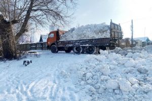 Пензенцам пояснили, зачем старицу Суры оградили снежными валами