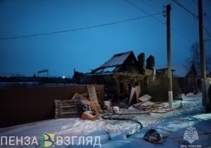 При ночном пожаре в Бессоновке пострадал молодой мужчина