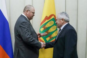 Мельниченко передал пензенцам награды от президента России