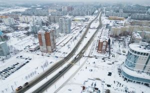 В Пензе автомобилист двигался по дороге, рискуя жизнью